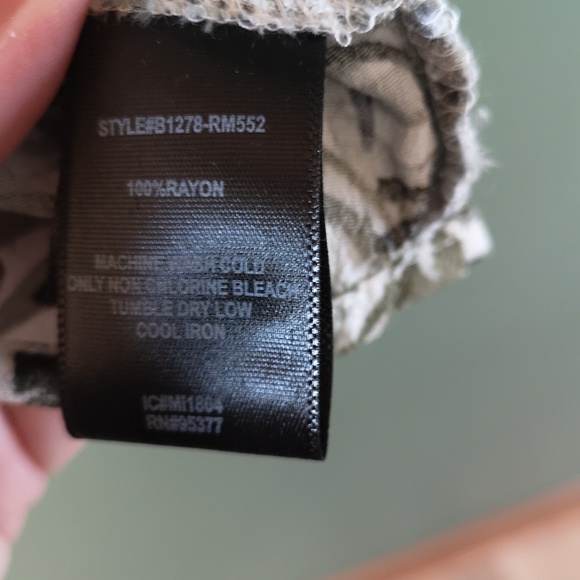 Sanctuary Green Tiki Palm Tropical Print Off The Shoulder 3/4 Sleeve Top Sz L - Picture 11 of 11